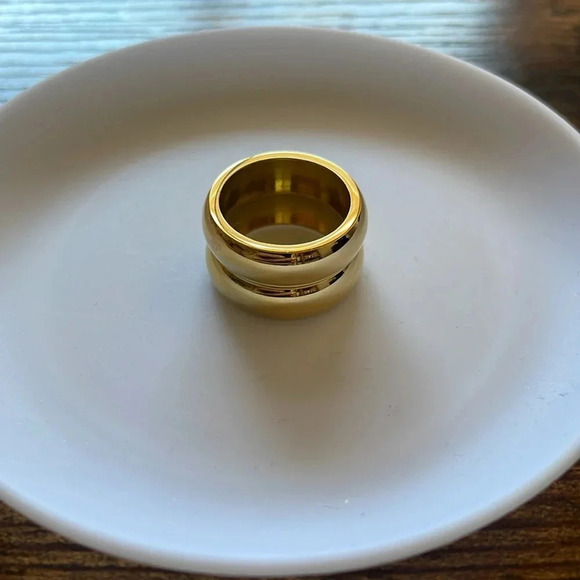 ❤️ 2/$20 or 3/$25 Gold Chunky Statement Ring Approx Size 7 - Picture 3 of 5